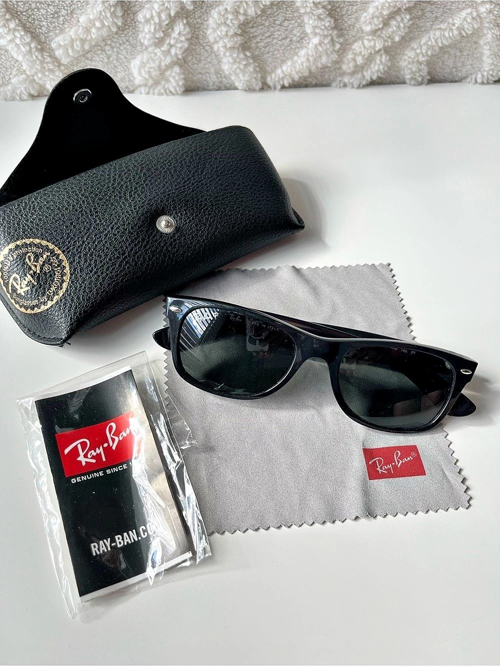 Ray-Ban Wayfarer Sunglasses Black Like New Polarized